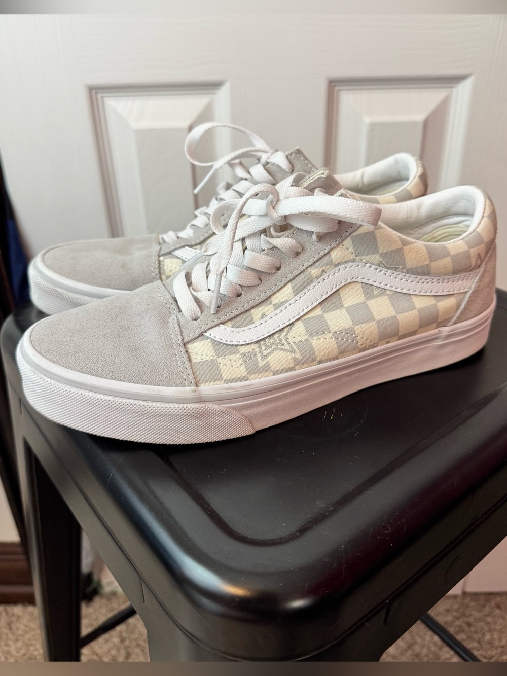 Van’s Checkerboard / stars
Sneakers - Gray and White, size 9